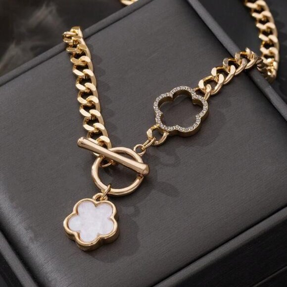 14K Gold Filled Clover Pendant Toggle Necklace - Picture 4 of 4